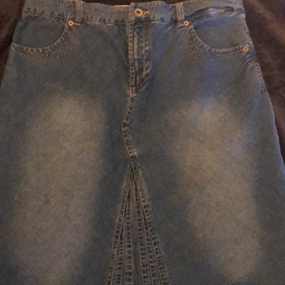 Size 12 below the knee skirt